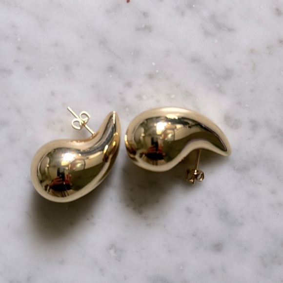 Designer inspired teardrop earrings. - Picture 2 of 6